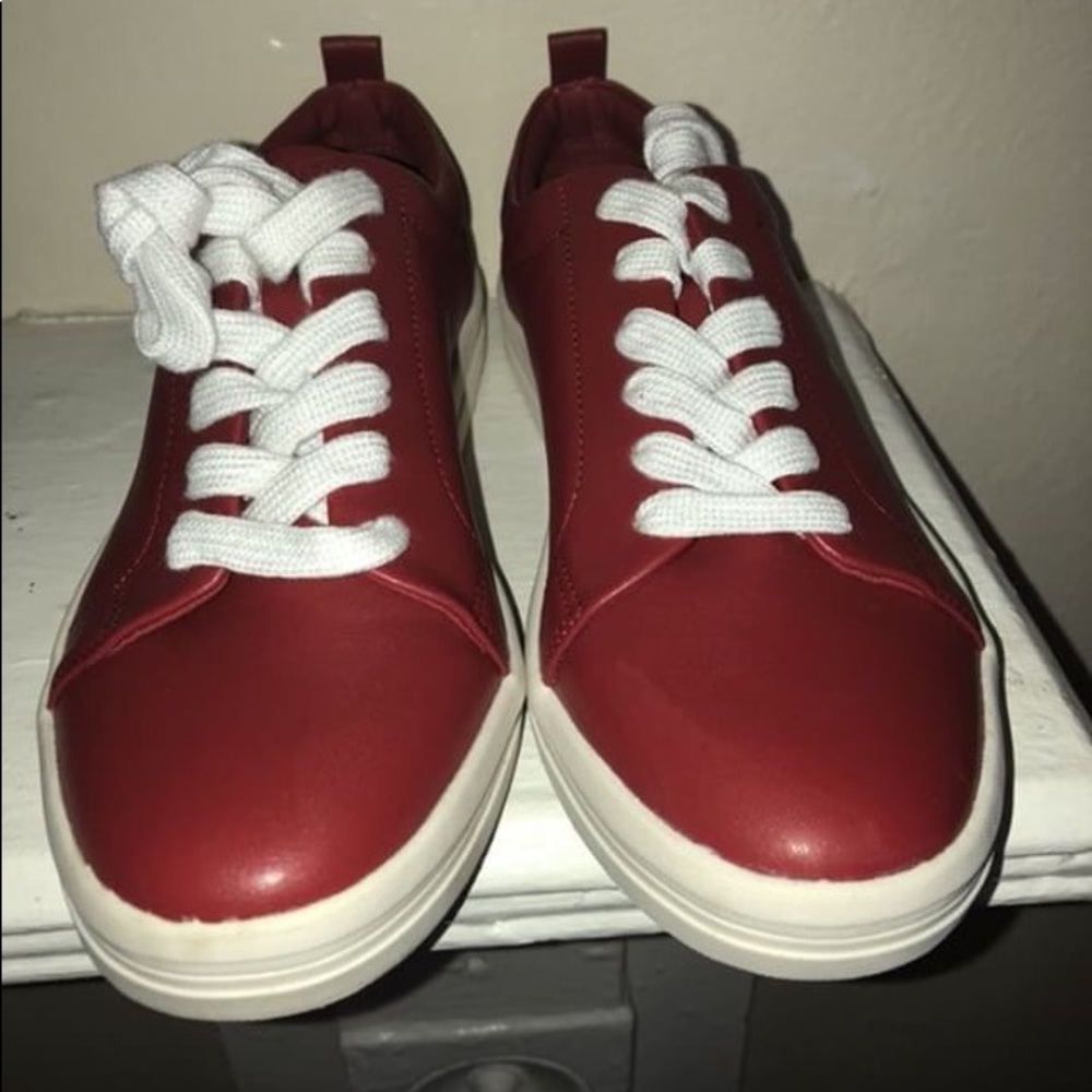 Calvin Klein Women’s Sneaker